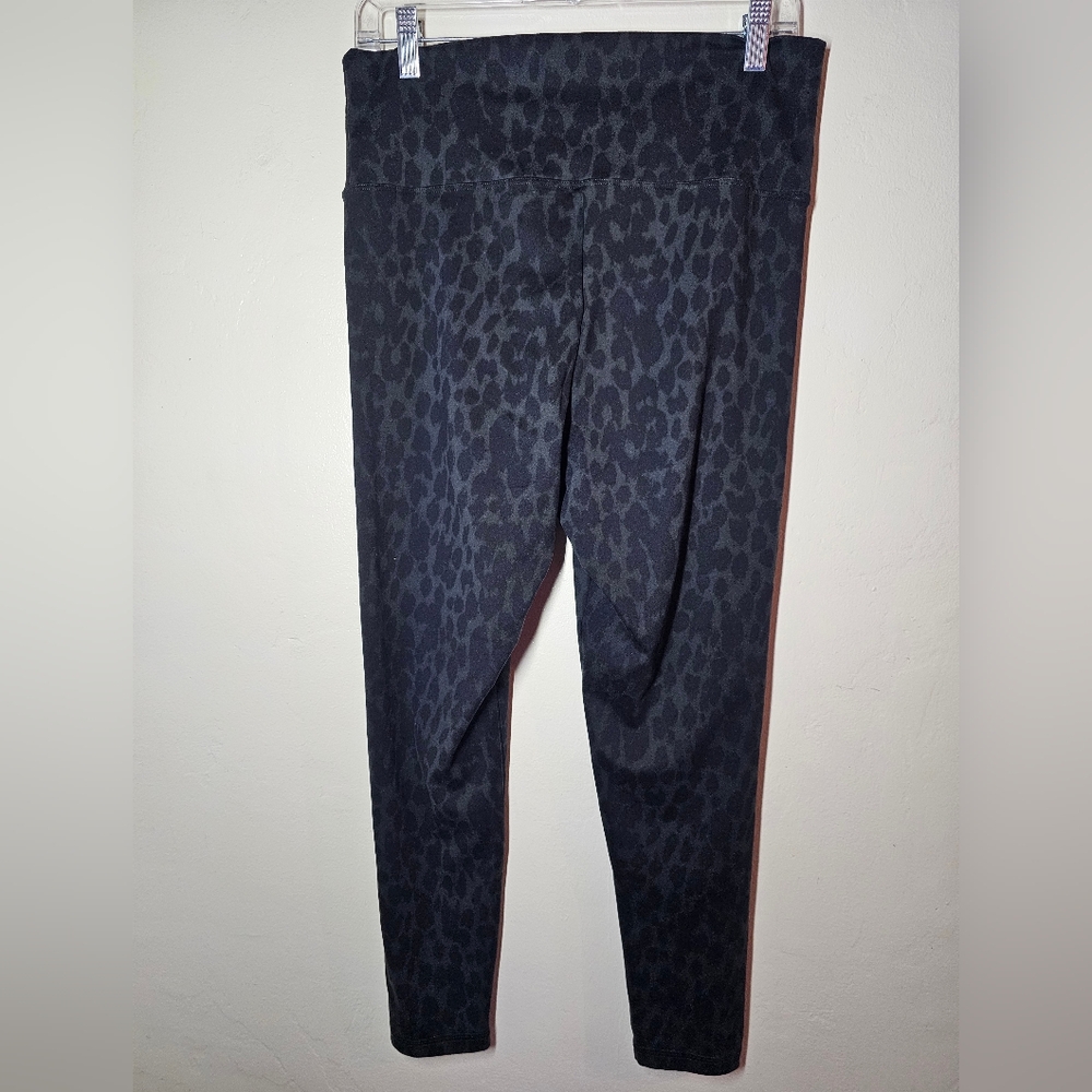 Victoria's Secret Leopard Print Leggins Size 12 - Picture 2 of 5